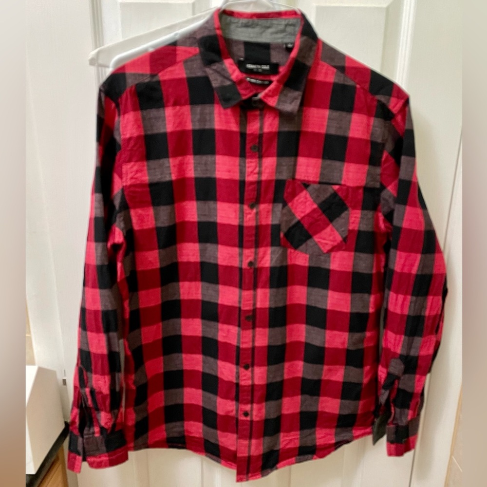 Kenneth Cole. Plaid button down shirt. 100% cotton. Black/Red Check.Size L. Slim